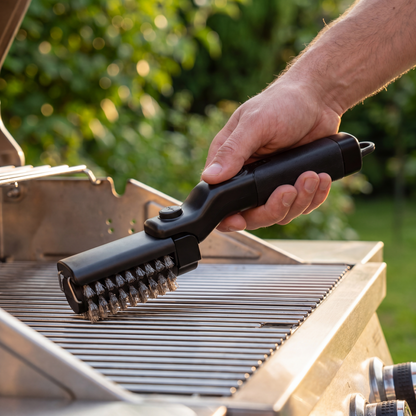 La brosse BBQ qui nettoie votre grille en 60 secondes — sans effort